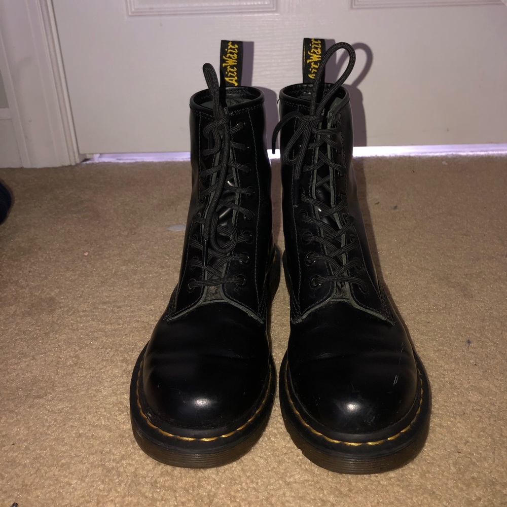 DOC MARTENS 1460 BOOT SIZE 8 WOMENS